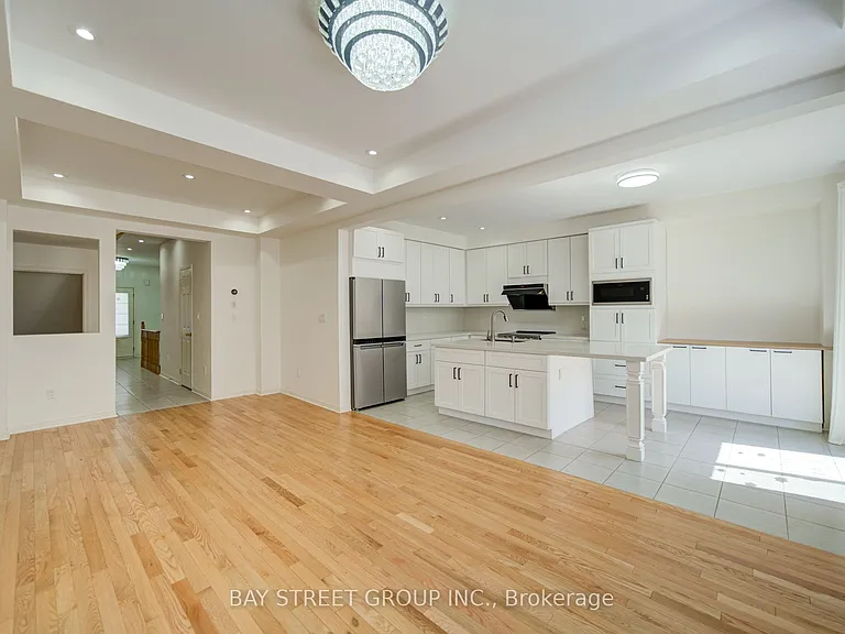 114 Ness Dr — Photo 2