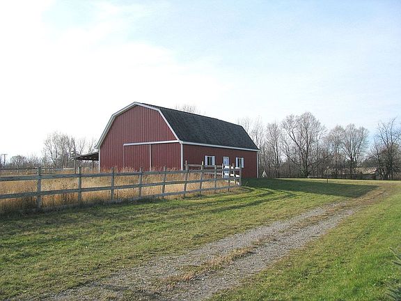Barn with water & electric