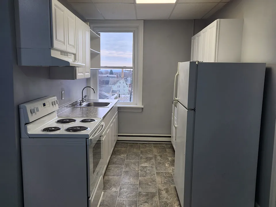 110-118 E Center St #304