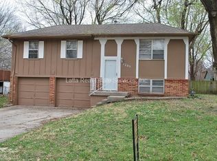 1203 NW Golfview Dr, Grain Valley, MO 64029