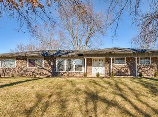 823 Big Bend Woods Dr, Ballwin, MO 63021