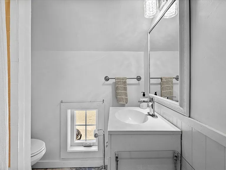 158 Center St — Photo 7