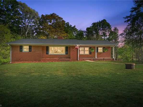 5920 Loop Rd, Clemmons, NC 27012