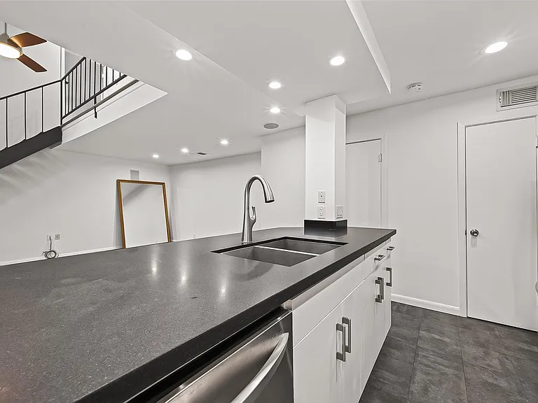 5524 Beverlyhill St #2 — Photo 21