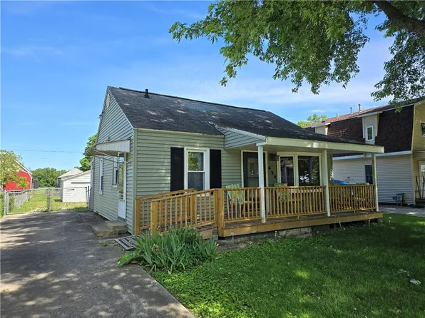 434 S Durfee St, Warrensburg, IL 62573