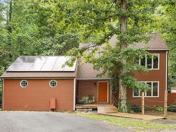 2nd image of 1700 Glencove Ln