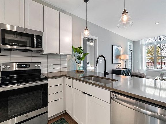 3rd image of 1300 Fordham Blvd #213