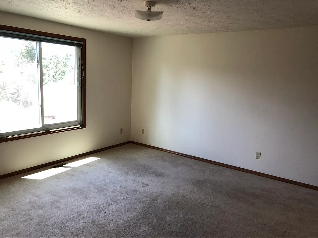 3 bed, 2.5 bath, 1827 sqft, $2,595 — Photo 3