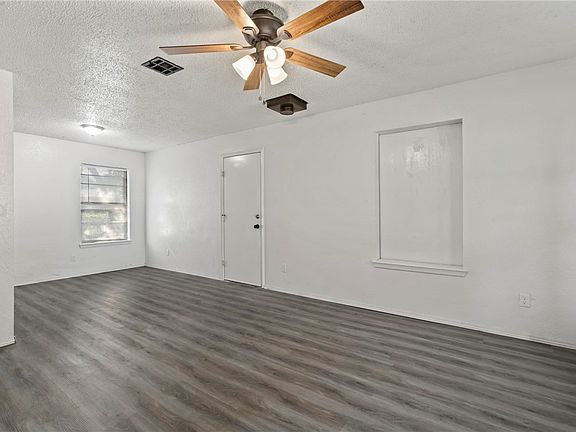 4th image of 1438 S Maple Ave