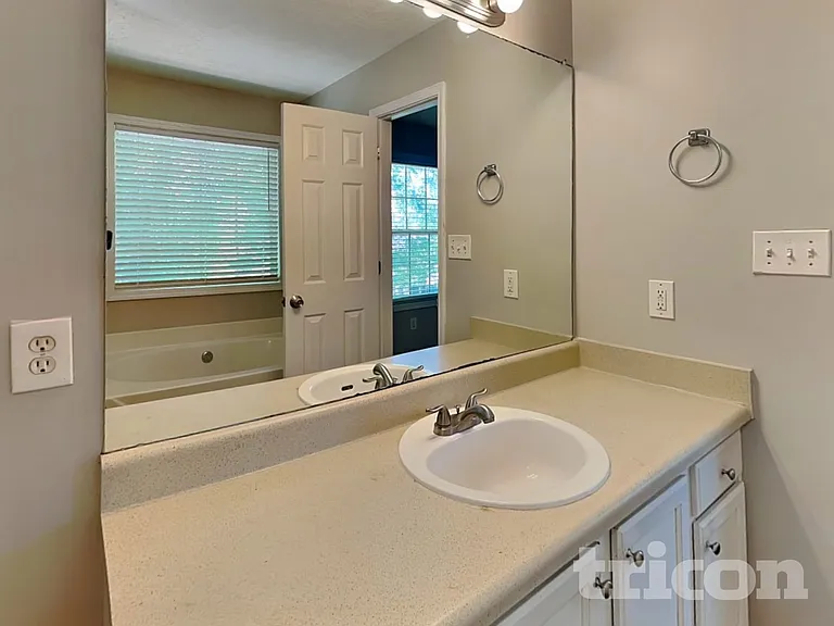 205 Highgrove Dr — Photo 6