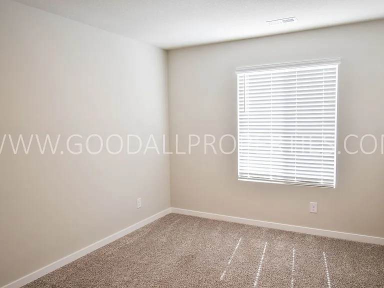 853 NE Iris Ave — Photo 8