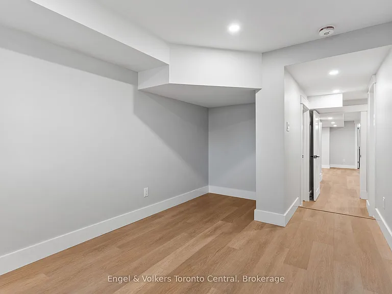 57 Crawford St — Photo 38