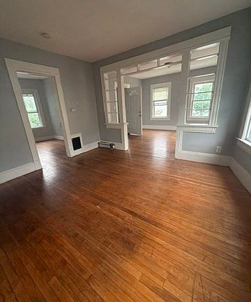 3rd image of 335 Oakland St