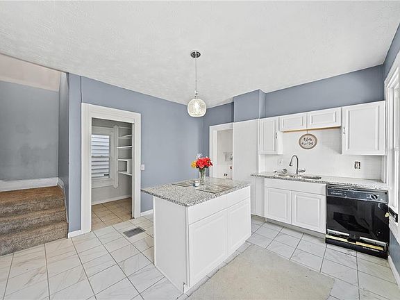 3rd image of 1824 W 57th St