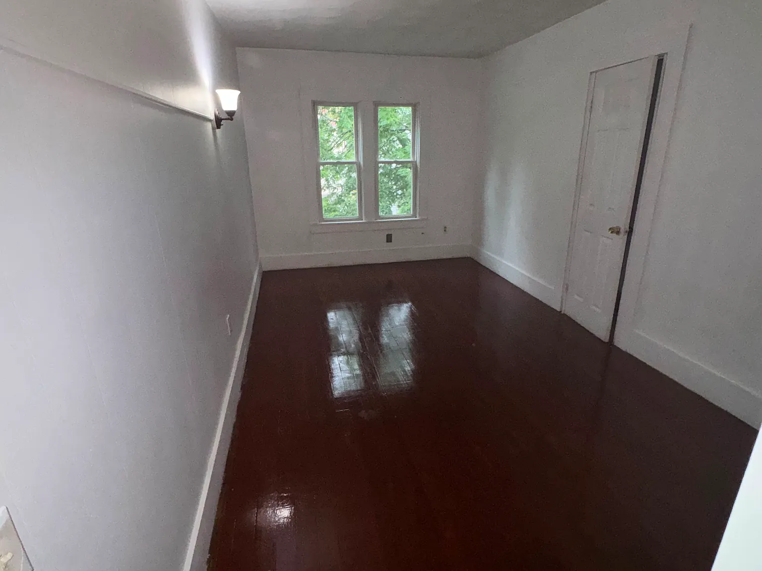 3 bed, 4548 sqft, $1,900 — Photo 2