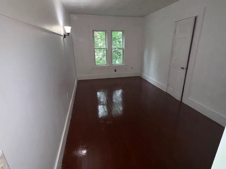 16-18 Alderman St #3 — Photo 3