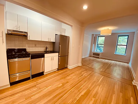 Rented by Metropolis Real Estate of Manhattan | media 6