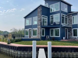 2135 Riverside Pte Dr, Saint Joseph, MI 49085