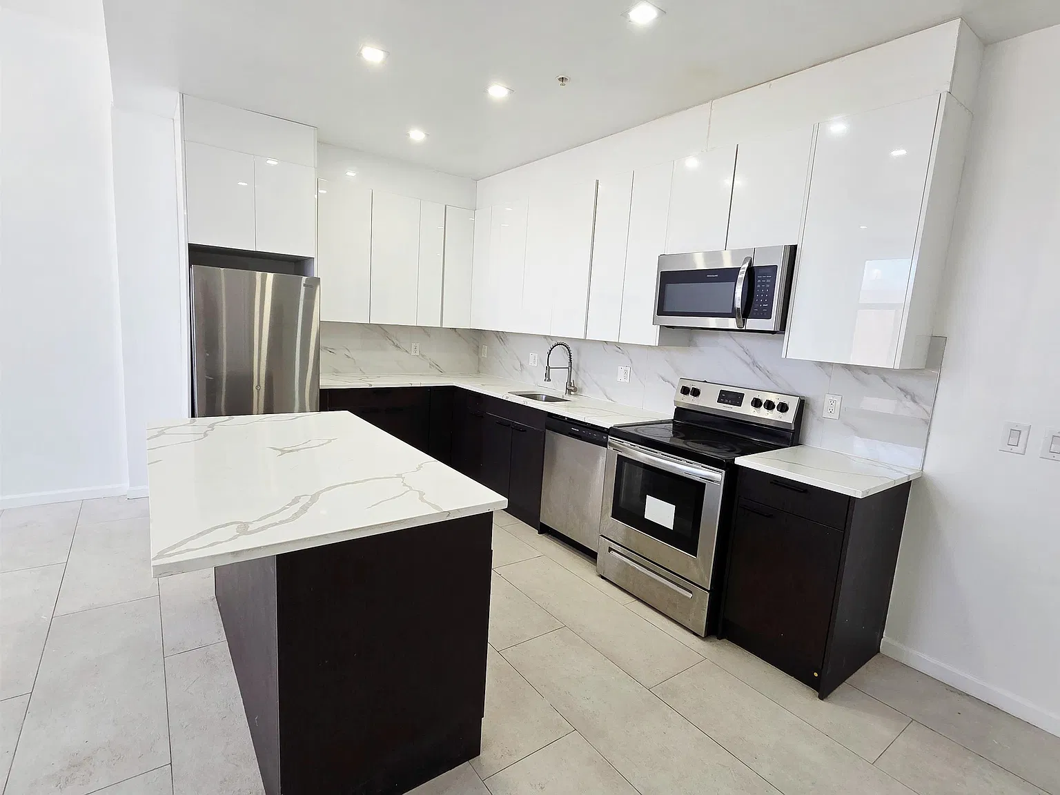 1 bed, 1.0 bath, 1100 sqft, $2,100 — Photo 3