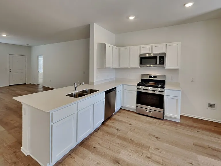 16205 Lovers Ln — Photo 8