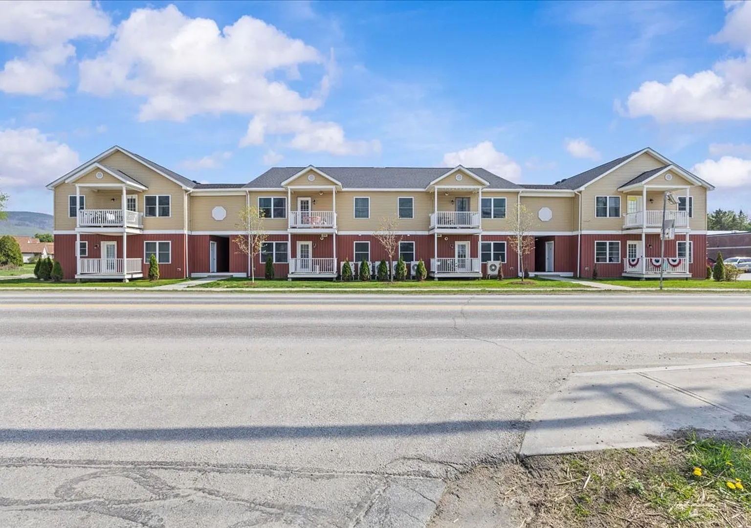 24 Jersey Way (16 Unit Building) — Photo 2