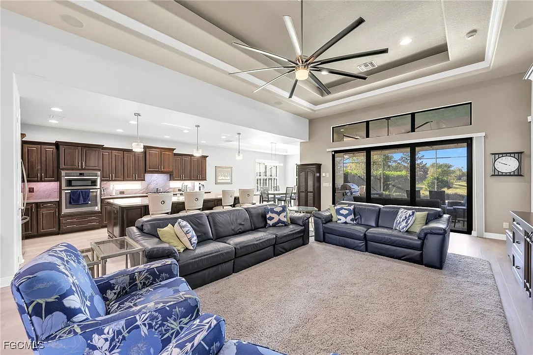 4 bed, 4.0 bath, 2640 sqft, $12,000 — Photo 4
