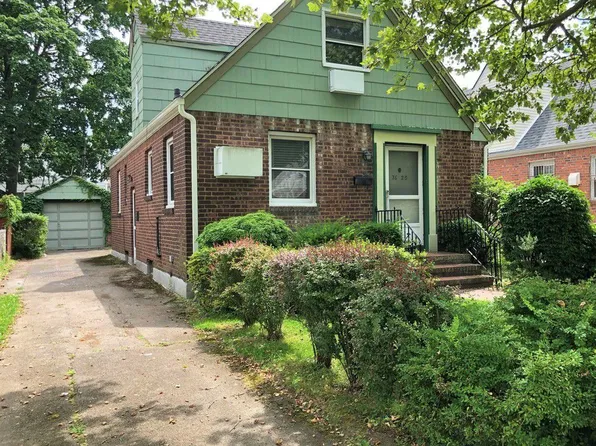 7625 172nd St, Fresh Meadows, NY 11366