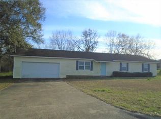 98 Clara St, Cowarts, AL 36321