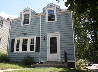 203 E Deer Pl, Milwaukee, WI 53207