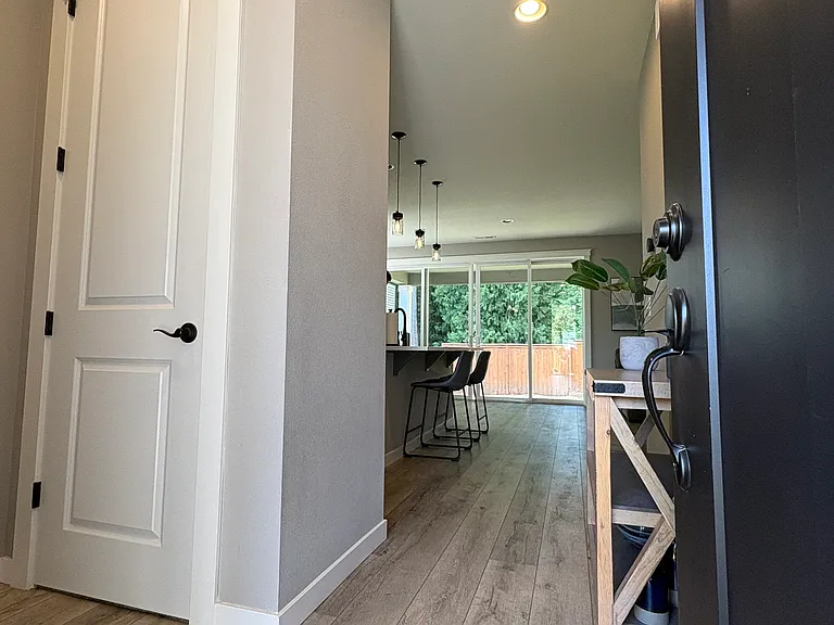 1727 NE 15th Ave — Photo 3