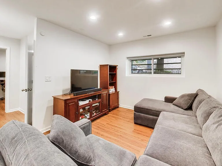 1758 W Pierce Ave — Photo 19