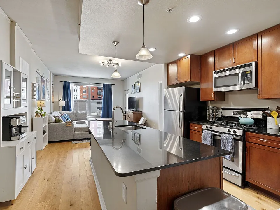 1975 N Grant St #401