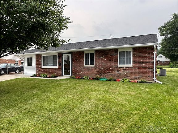 2nd image of 902 Woodbridge Ct