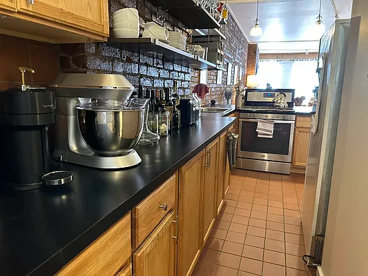 Rented by Eric Goodman Realty Corp | media 6