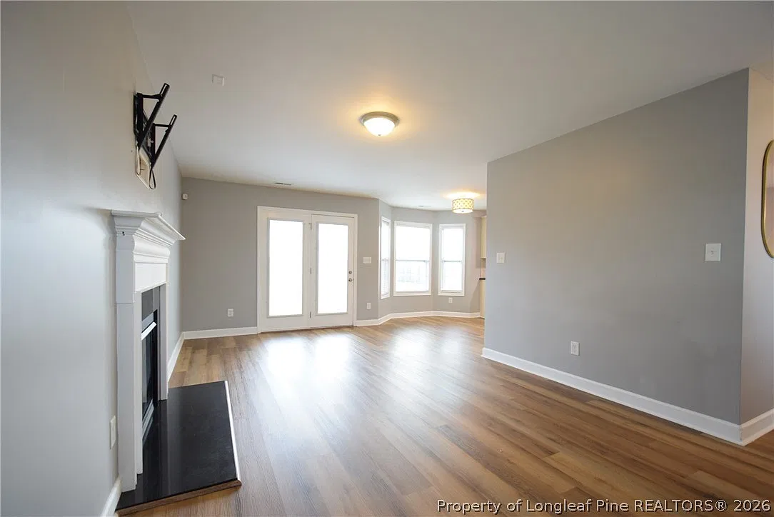 3 bed, 2.5 bath, $1,800 — Photo 4
