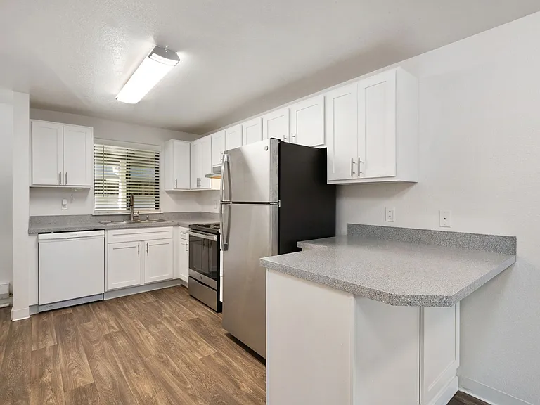 LSLV Lakeshore Lakeview — Photo 19