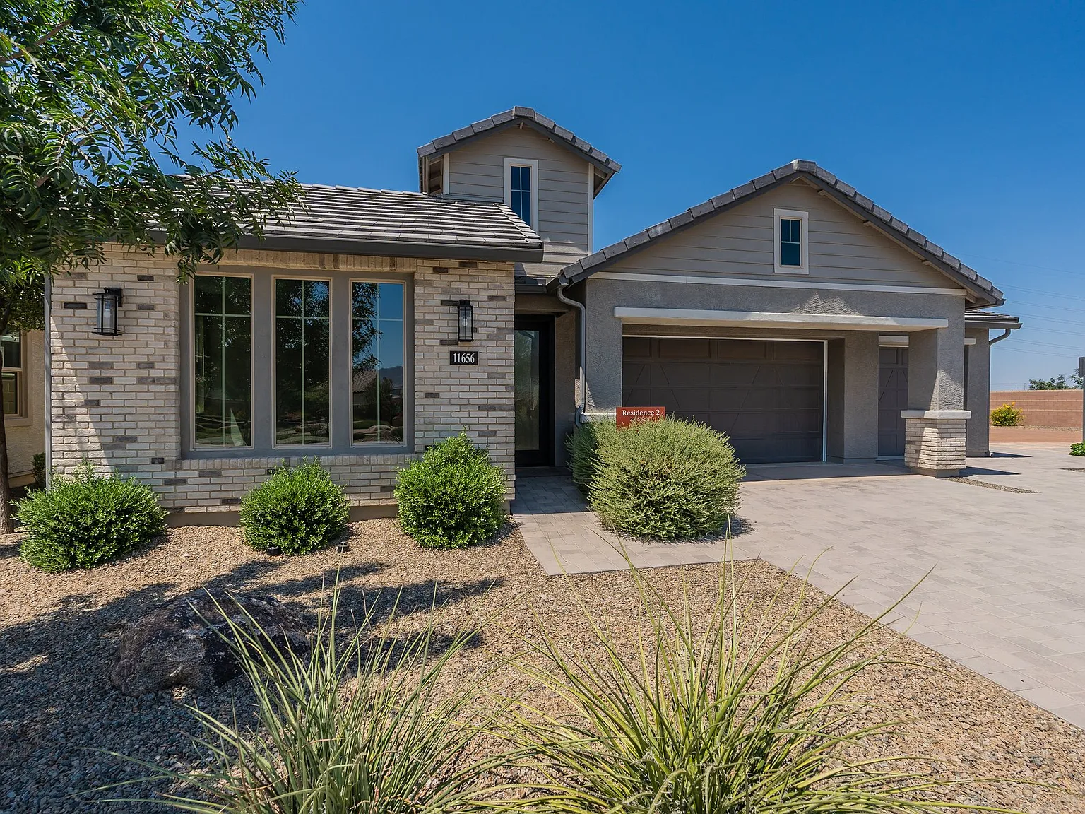 11656 W Luxton Ln — Photo 3