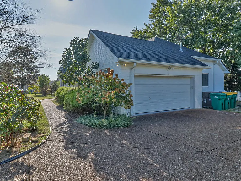 1236 Hunters Point Ln — Photo 4