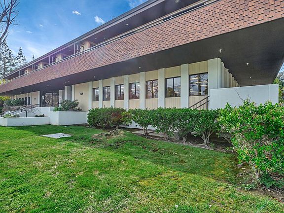 3rd image of 724 Oak Grove Ave #3