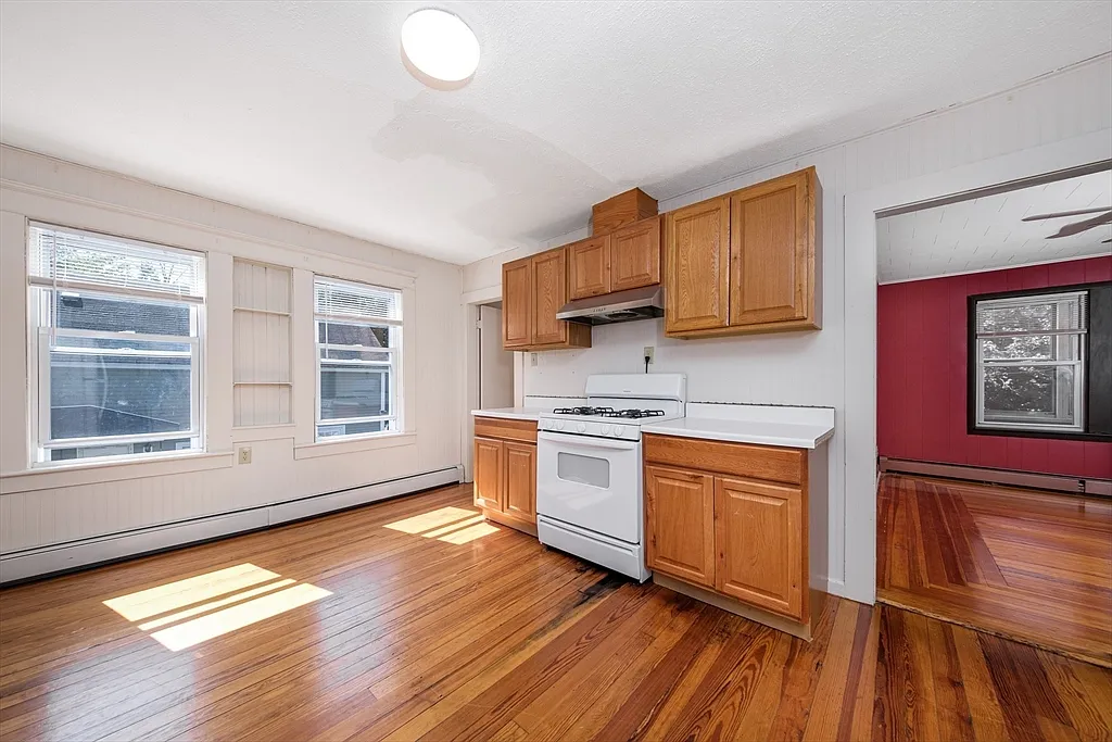 3 bed, 1.0 bath, 950 sqft, $2,200 — Photo 1