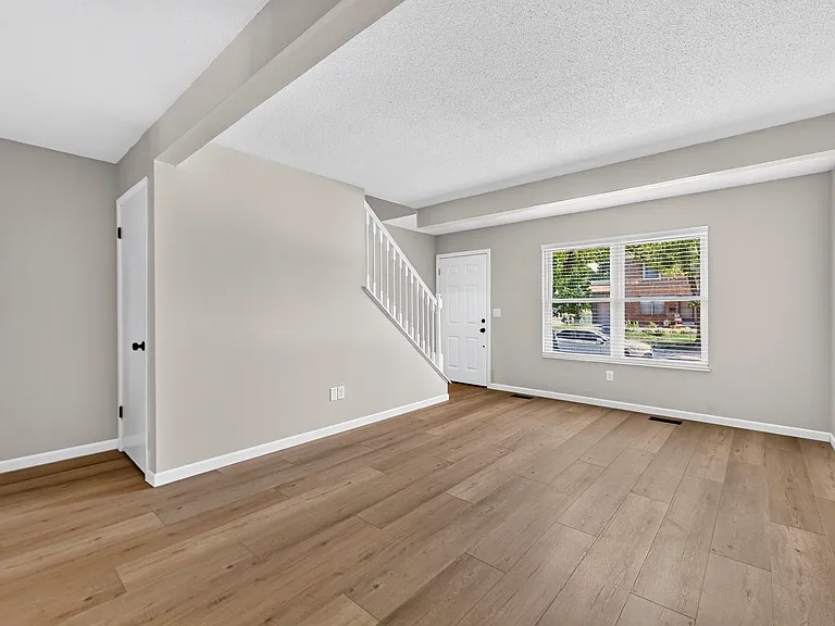 2387 Charlemagne Dr — Photo 3