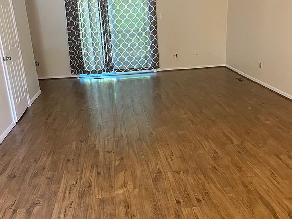 5th image of 1046 Agate Dr #1
