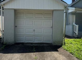 18 Saint Andrews Rd, Staten Island, NY 10306