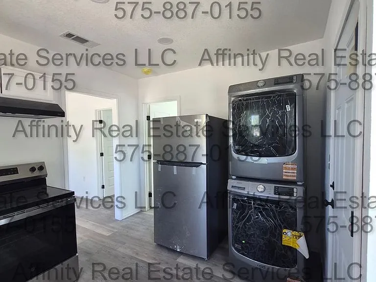 613 N Guadalupe St — Photo 10