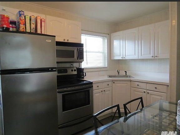3rd image of 652 Narragansett Ave