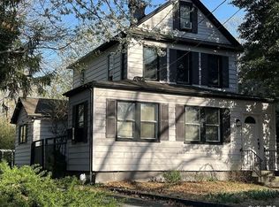 198 Iceland Dr, Huntington Station, NY 11746