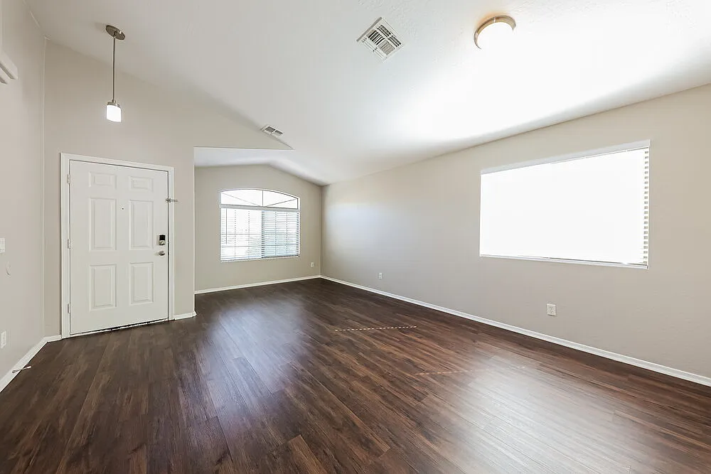3 bed, 2.0 bath, 1685 sqft, $1,930 — Photo 4