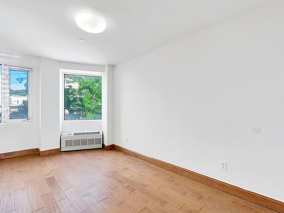 5th image of 26-20 21st St #201