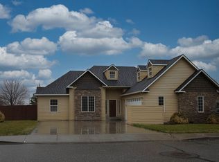 496 Golden Dr, Richland, WA 99352