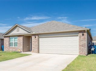 1695 Sussex St, Newcastle, OK 73065